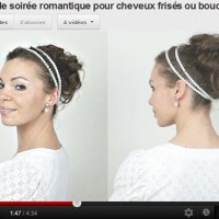 Tuto vidéo coiffure : chignon de soirée romantique pour cheveux frisés ou bouclés