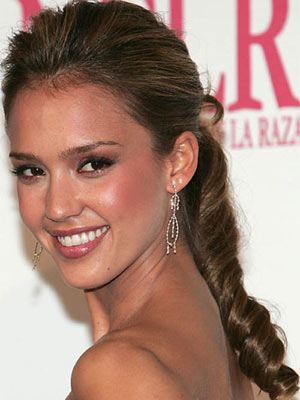 Coiffure queue de cheval de Jessica Alba