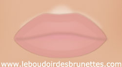 Astuce maquillage pour des lèvres pulpeuses : couleur de rouge à lèvres