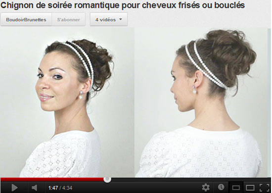 Tuto vidéo coiffure : chignon de soirée romantique pour cheveux frisés ou bouclés